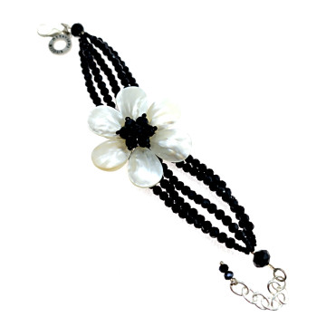 Ottaviani - Collana, bracciale e orecchini con perle, madreperla e cristalli.